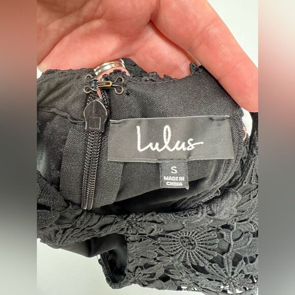 Lulus Black Halter Neck Fitted Floral Lace Mini Dress Womens Small - Picture 4 of 9